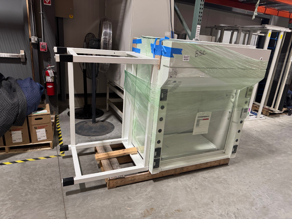 Image of Mott 4' Fume Hood